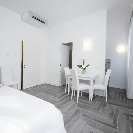 Antica Dimora Pellegrino Guest house 3*